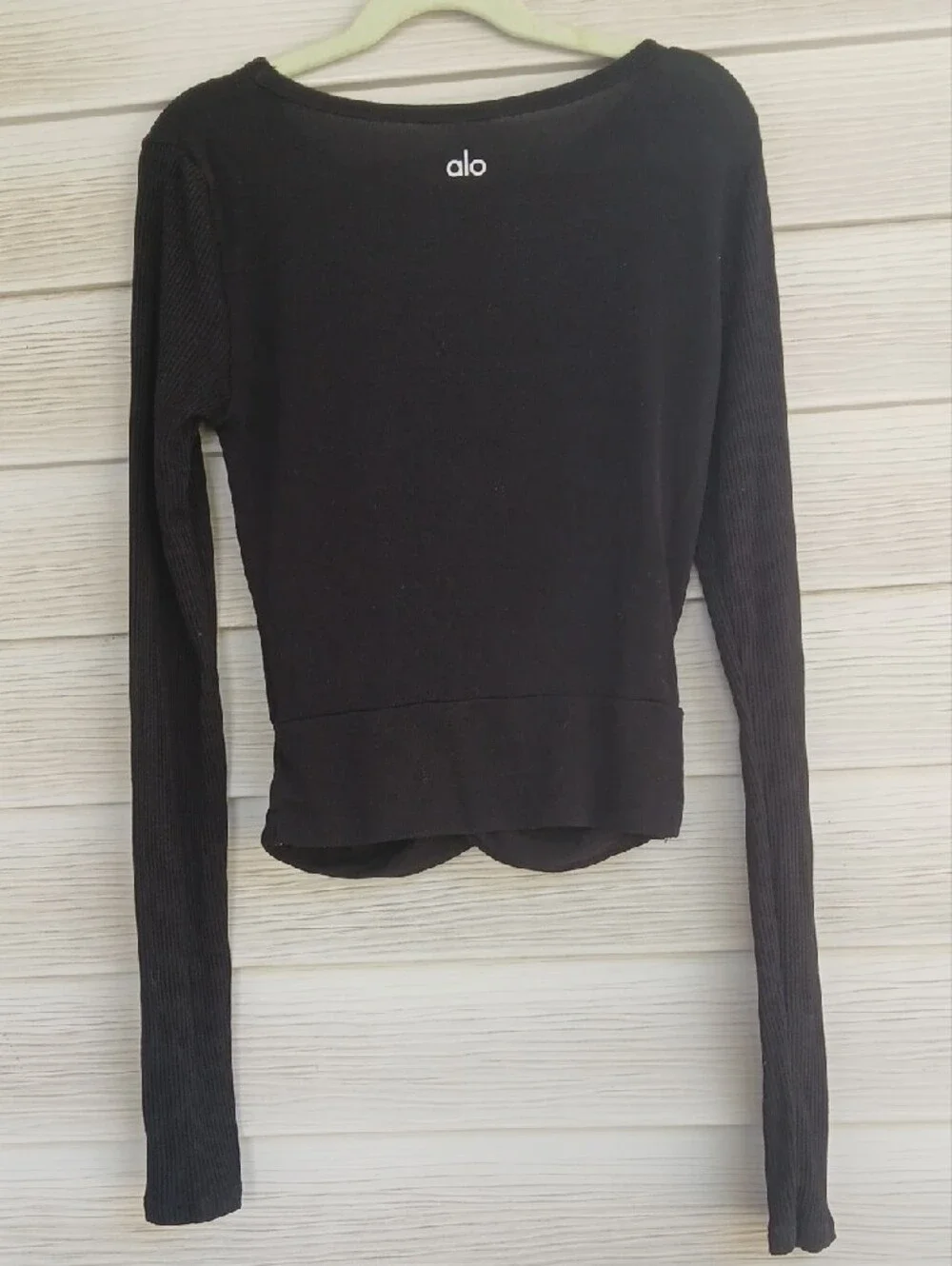 ALO Yoga Black Long-Sleeve Twist Front Crop Top